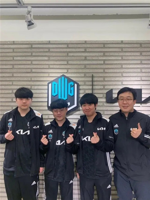 还在板凳深 还在板凳深